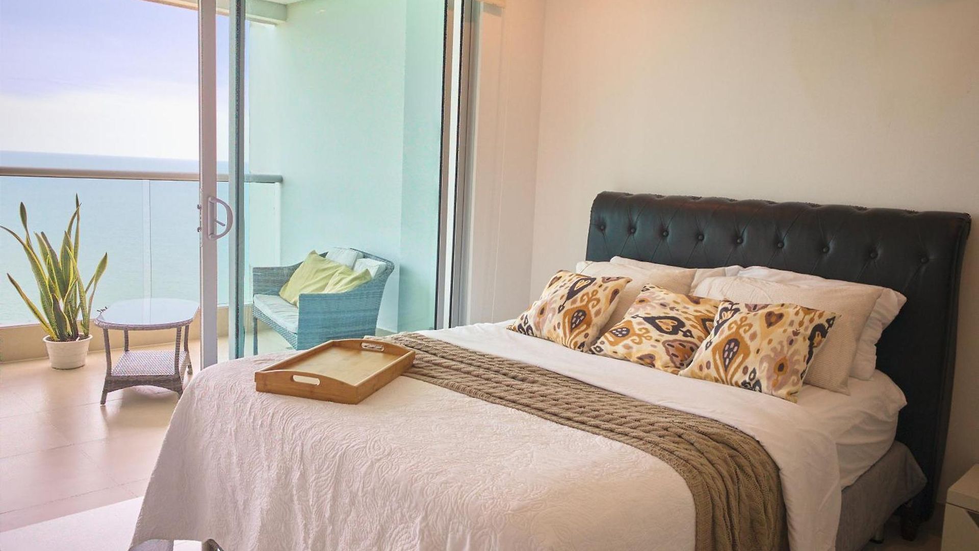Apartamento Sea, & Skyline 30th-floor Poolside Getaway